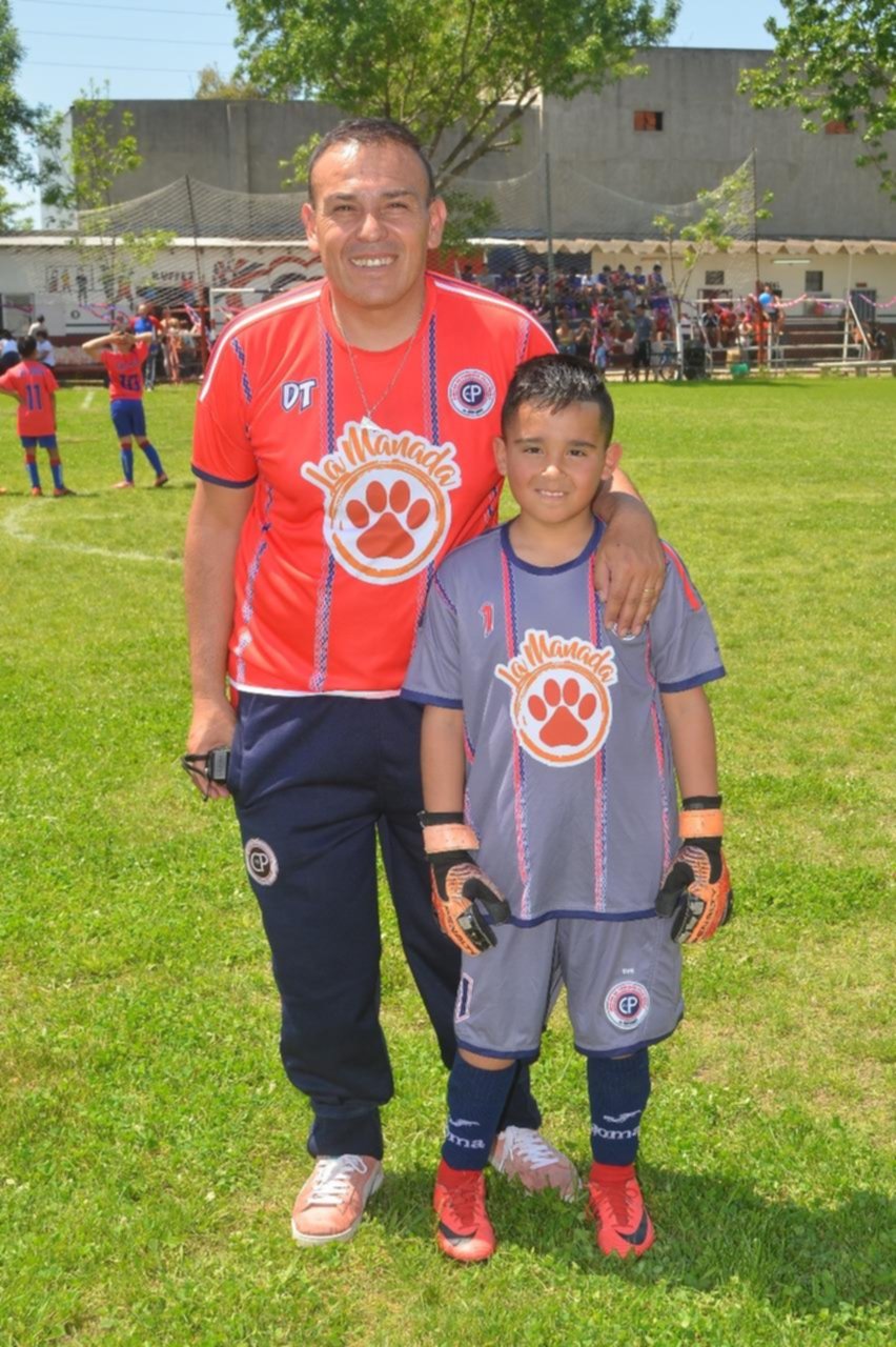 Padre e hijo, unidos por una misma camiseta