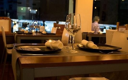 Se le atragantó la comida: se encontró con su novio "muerto" hace 2 años en un restaurante