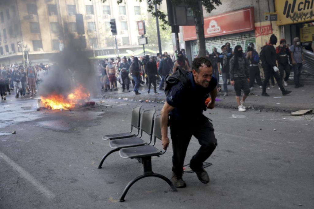 No cede el malestar social en Chile, que vivió otra violenta jornada en las calles