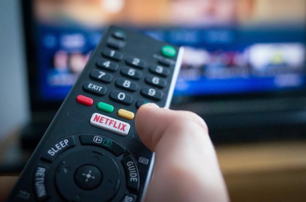 Efecto Benny Hill: Netflix hace ensayos para que se puedan ver series a velocidad acelerada
