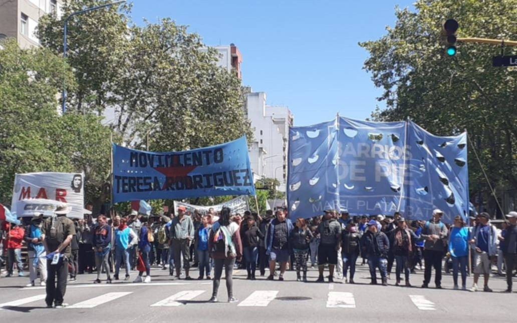 Primera protesta tras las elecciones: piqueteros marcharon por la 9 de Julio