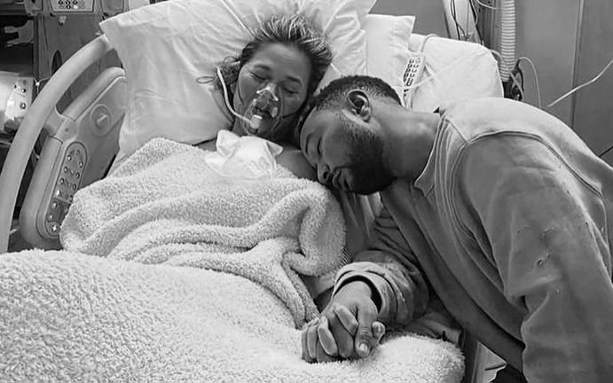 "Esto es irreal": las fotos que publicó la modelo Chrissy Taigen tras la pérdida de su bebé