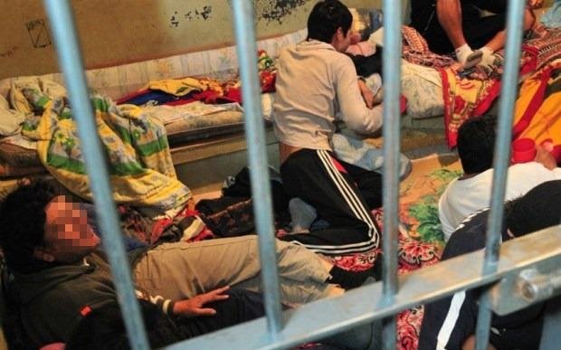 En un duro fallo, ordenan a la Provincia a desalojar detenidos en comisarías clausuradas