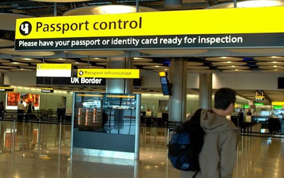 Polémico anuncio de Reino Unido: evalúa un duro plan restrictivo migratorio