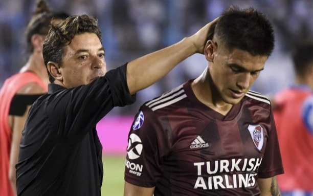La Fiorentina quiere llevarse a Martínez Quarta a pesar del enojo del DT Marcelo Gallardo