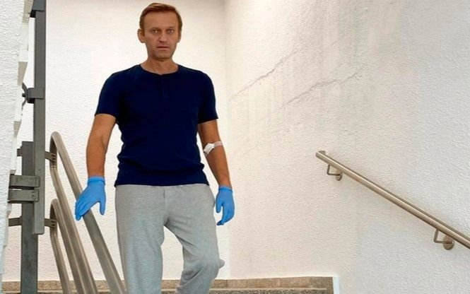 El opositor ruso Navalny acusa a Putin de envenenarlo y Rusia lo vincula con la CIA