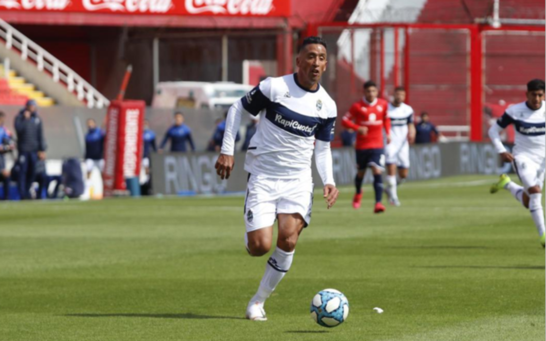 El Lobo le ganó 1-0 a Independiente con gol de Lucas Barrios