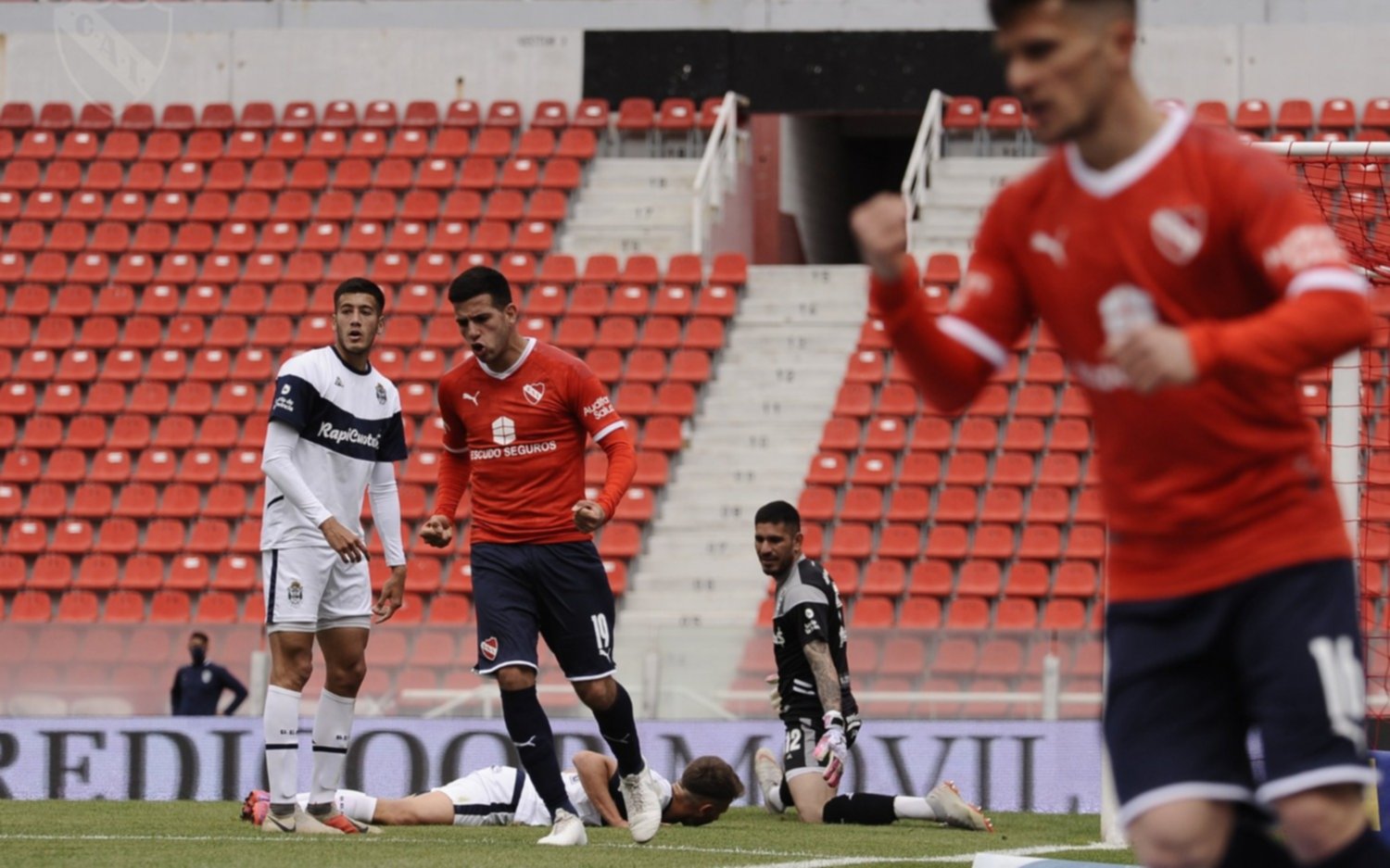 Los suplentes de Gimnasia perdieron por goleada 4-0 ante el Rojo