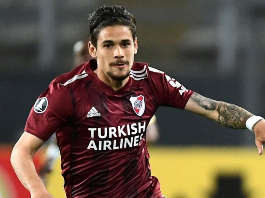 Fiorentina, a las corridas por Martínez Quarta