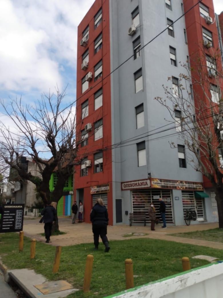 Grabando un “Tik Tok”, un chico cayó al vacío en Tolosa