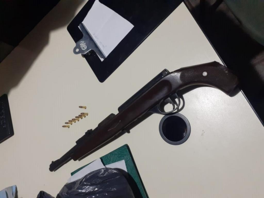 Un adolescente de 17 años persiguió y baleó a otro en una calle de Berisso