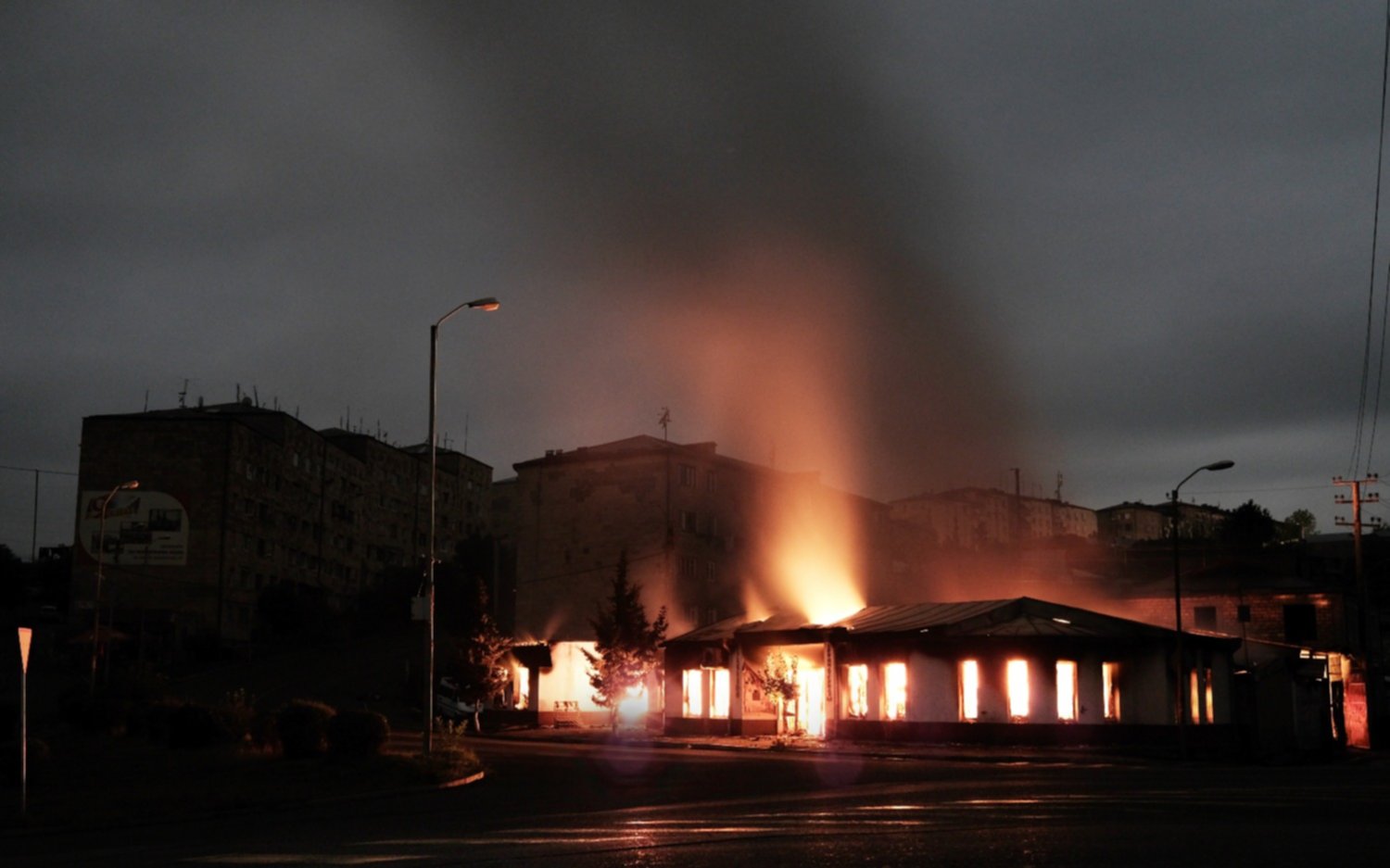Recrudecen los bombardeos entre Azerbaiyán y  Armenia a pesar de los pedidos de tregua