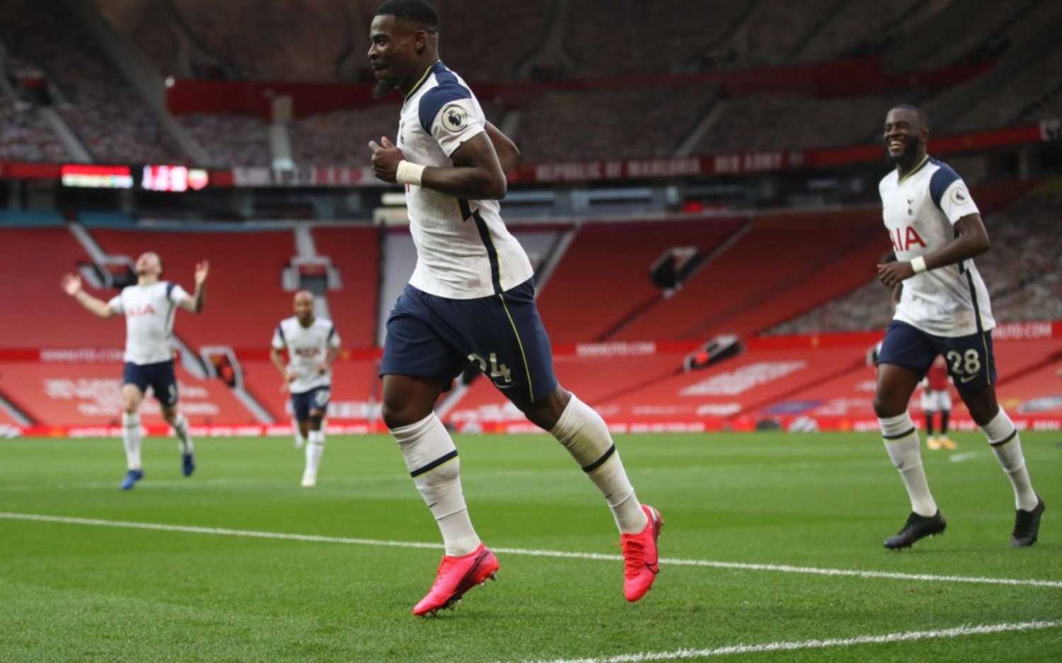 Tottenham humilló a Manchester en Old Trafford, 6 a 1; y Aston Villa a Liverpool, 7 a 2