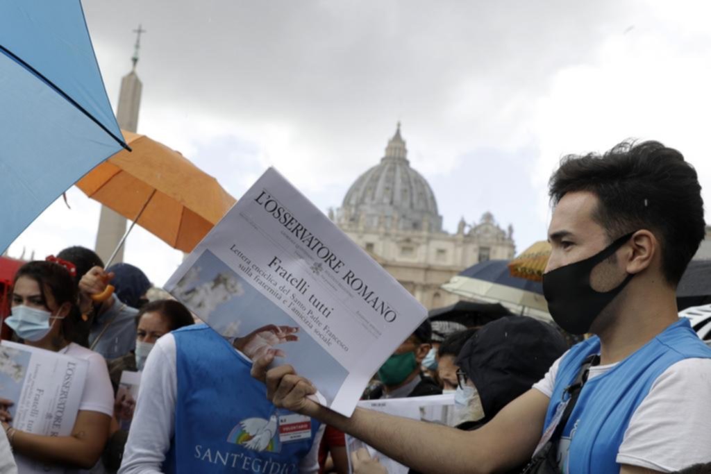 En su nueva encíclica, el Papa critica al populismo y al liberalismo