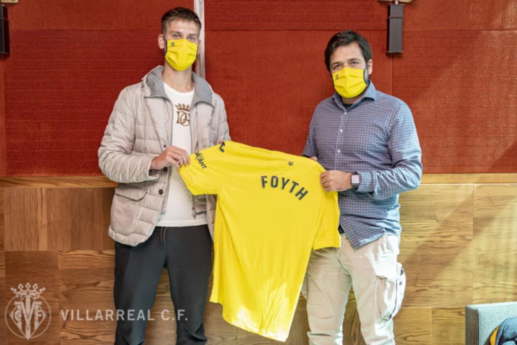 Foyth fue presentado oficialmente en el Villarreal