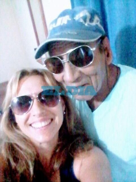 Su papá agoniza, viajó 1.200 kilómetros para despedirse y ni siquiera le dejaron un chau, con la mano