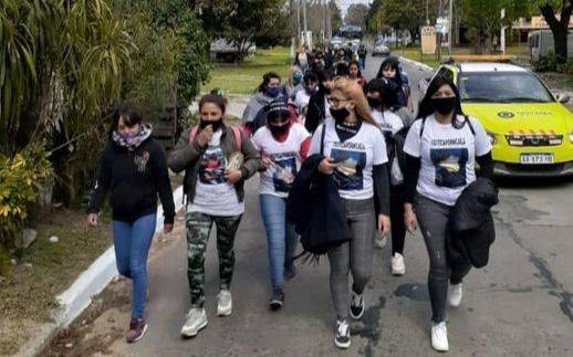 Marcha por la policía asesinada