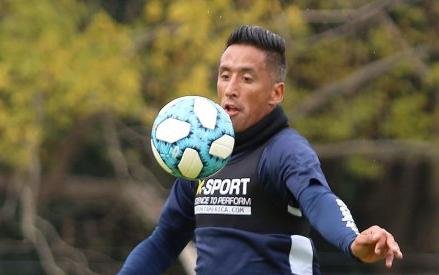 Lucas Barrios se queda afuera por una distensión