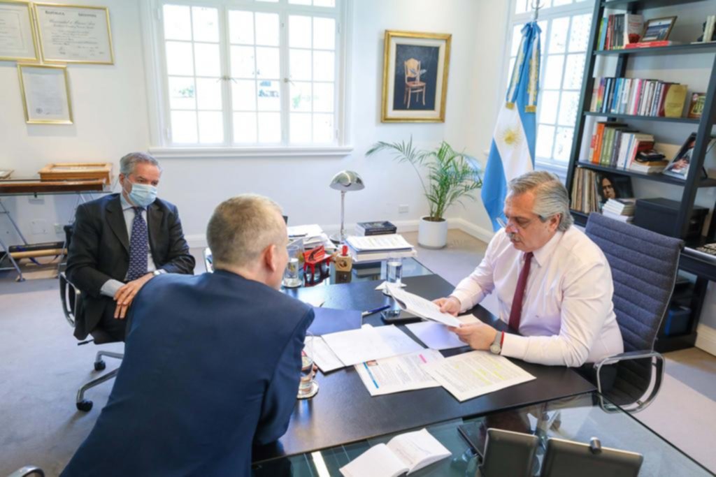 Llega la misión del FMI para iniciar la negociación por un plan conjunto