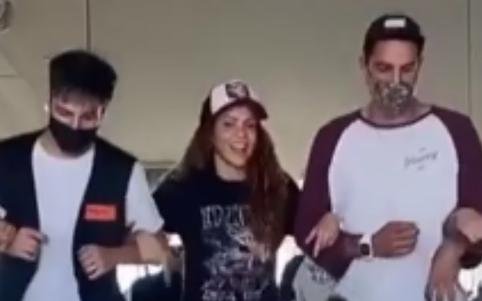 Critican a Shakira por bailar rodeada de personas sin usar tapabocas