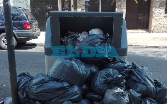 Desde 16 y 50 denuncian que "hace días no pasa el camión de la basura"