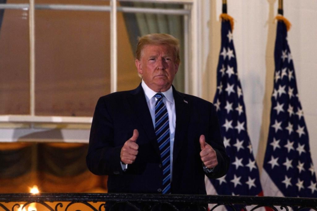 Trump insiste en comparar al COVID-19 con una gripe común