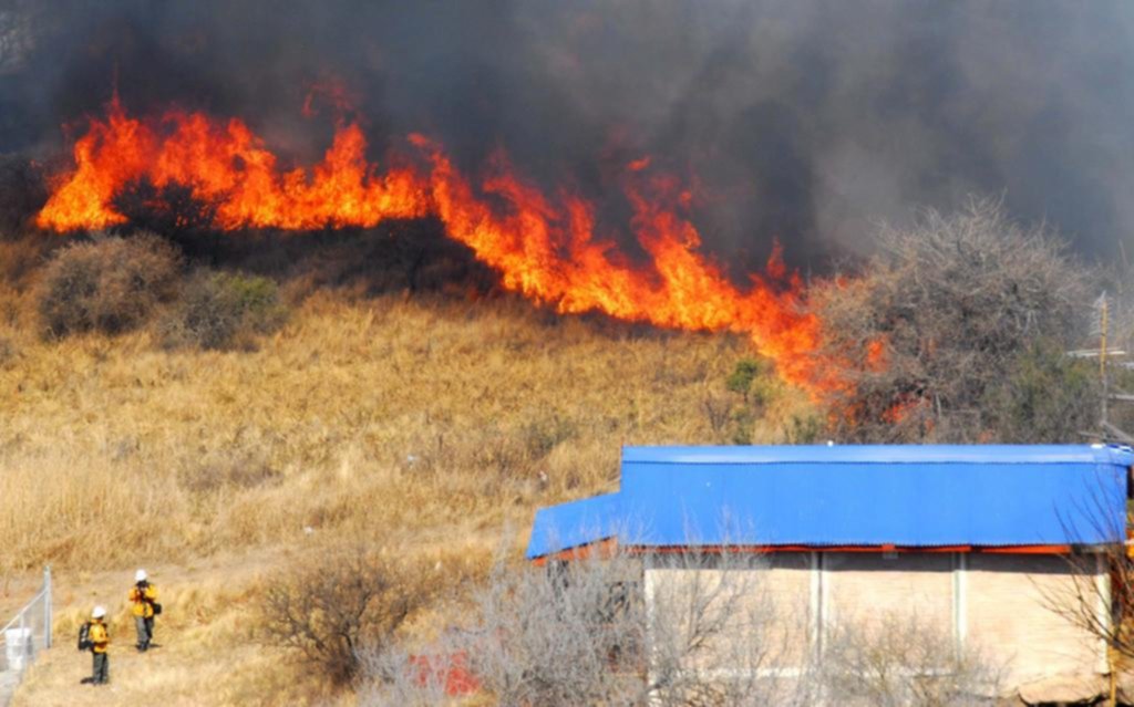 Siguen activos incendios en el sur de Córdoba y en otras cuatro provincias