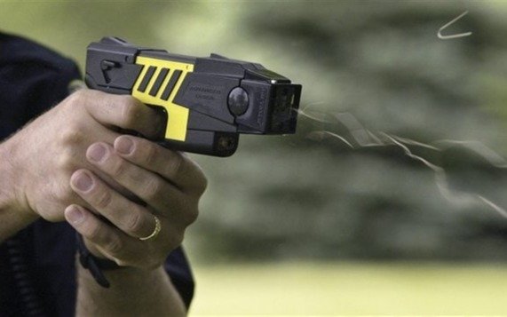 ¿Cómo es el proyecto para comprar pistolas  Taser que se presentará en el Concejo platense?
