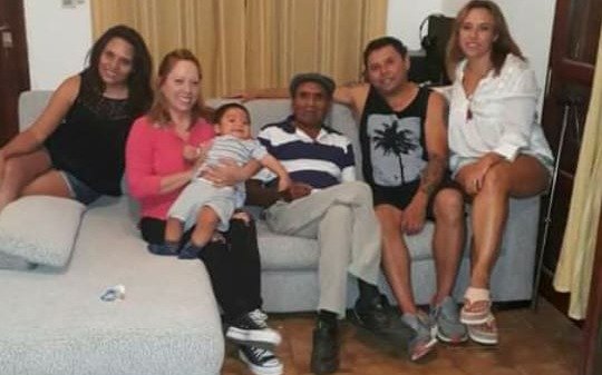 Murió el padre de la docente platense a la que ni dejaron despedirse desde lejos