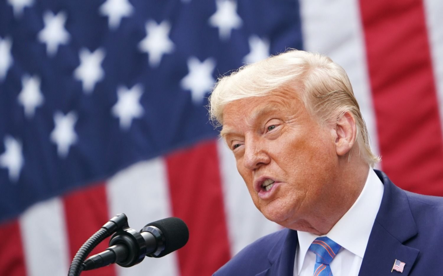Trump vuelve a trabajar al Salón Oval pese a estar contagiado de coronavirus