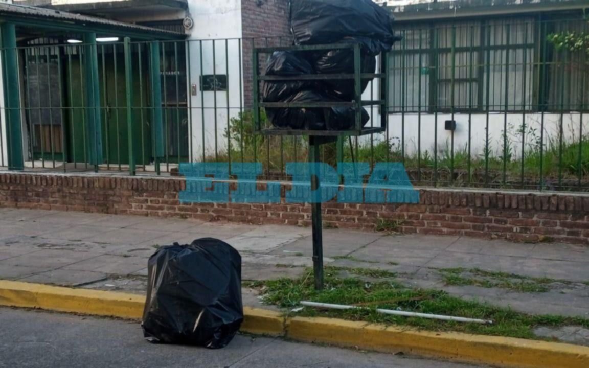 En 16 y 500, reclaman por una acumulación de basura que lleva 20 días