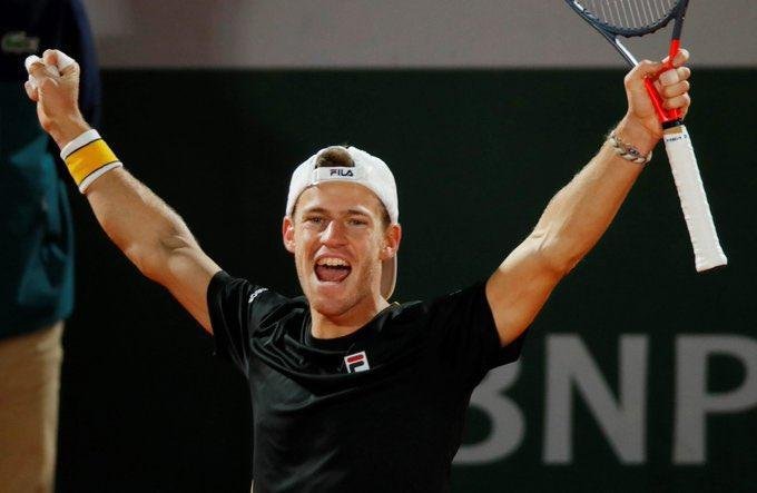 Tsitsipas le dio una mano a Schwartzman