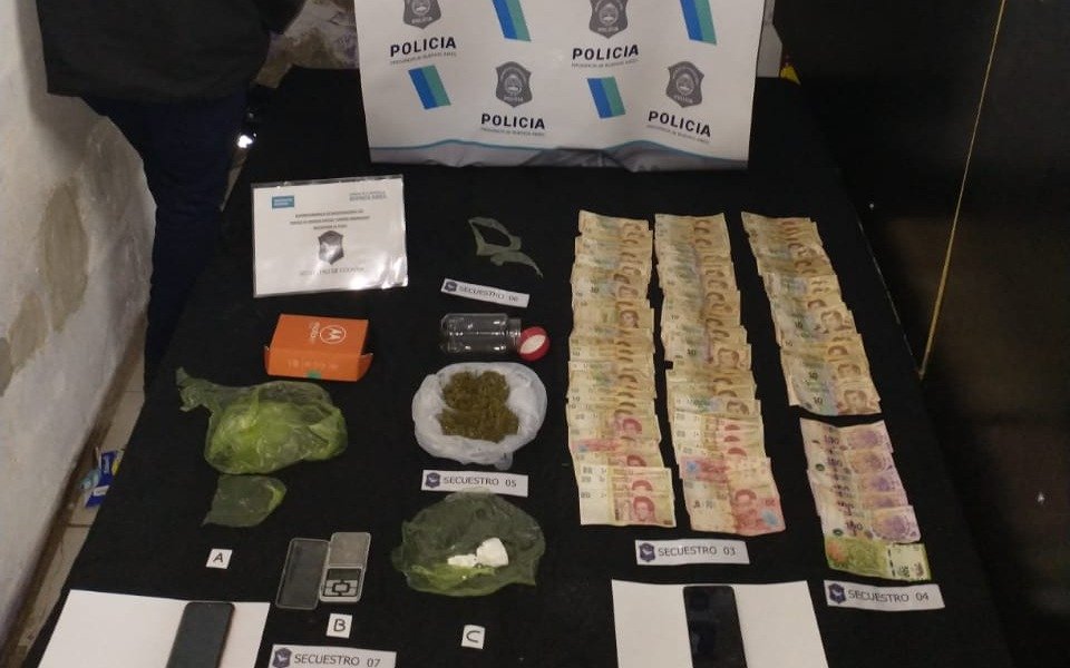 Con la pantalla de un almacén, vendía drogas en El Dique