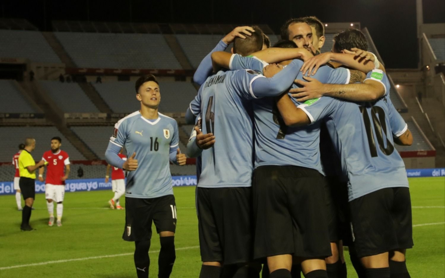 Eliminatorias: Uruguay le ganó a Chile en tiempo de descuento