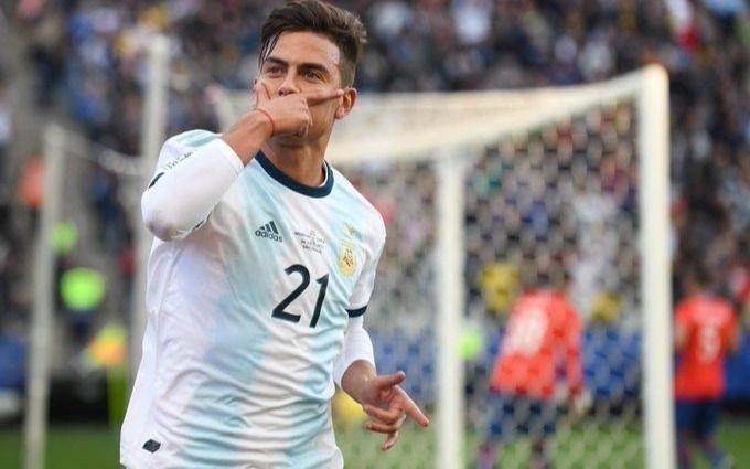 Dybala, por un malestar, se quedó afuera del banco de suplentes