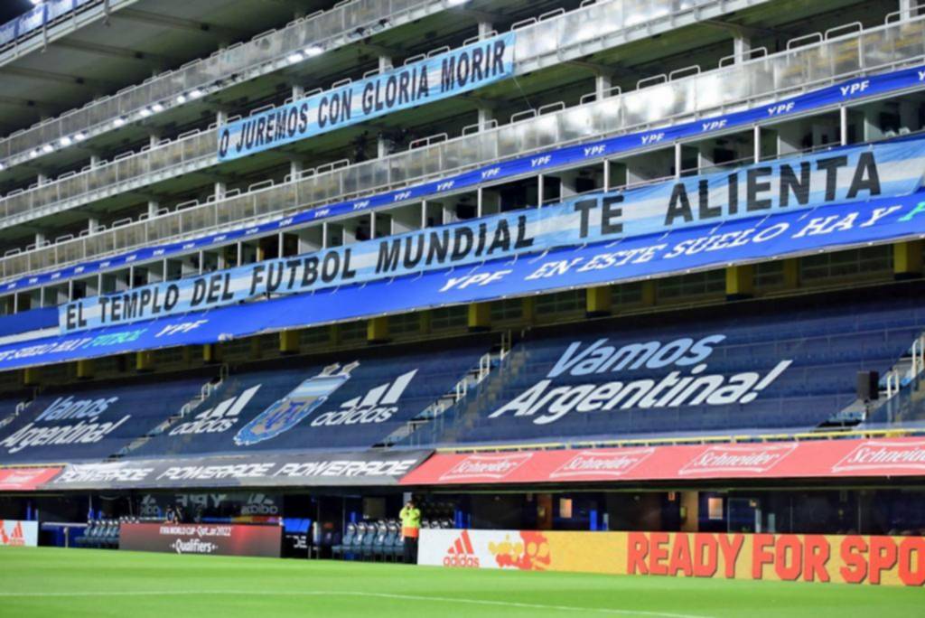 Una Bombonera sin público, pero teñida de celeste y blanco