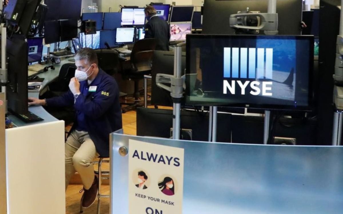 Los ADR argentinos se mantienen al alza y el riesgo país cae a 1345 puntos