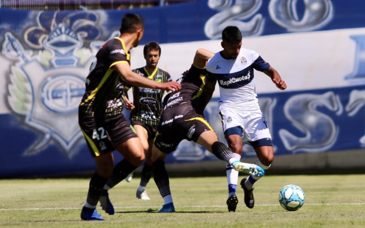 Fair Play en el Bosque: el buen gesto del cuerpo técnico de Gimnasia con Defensa