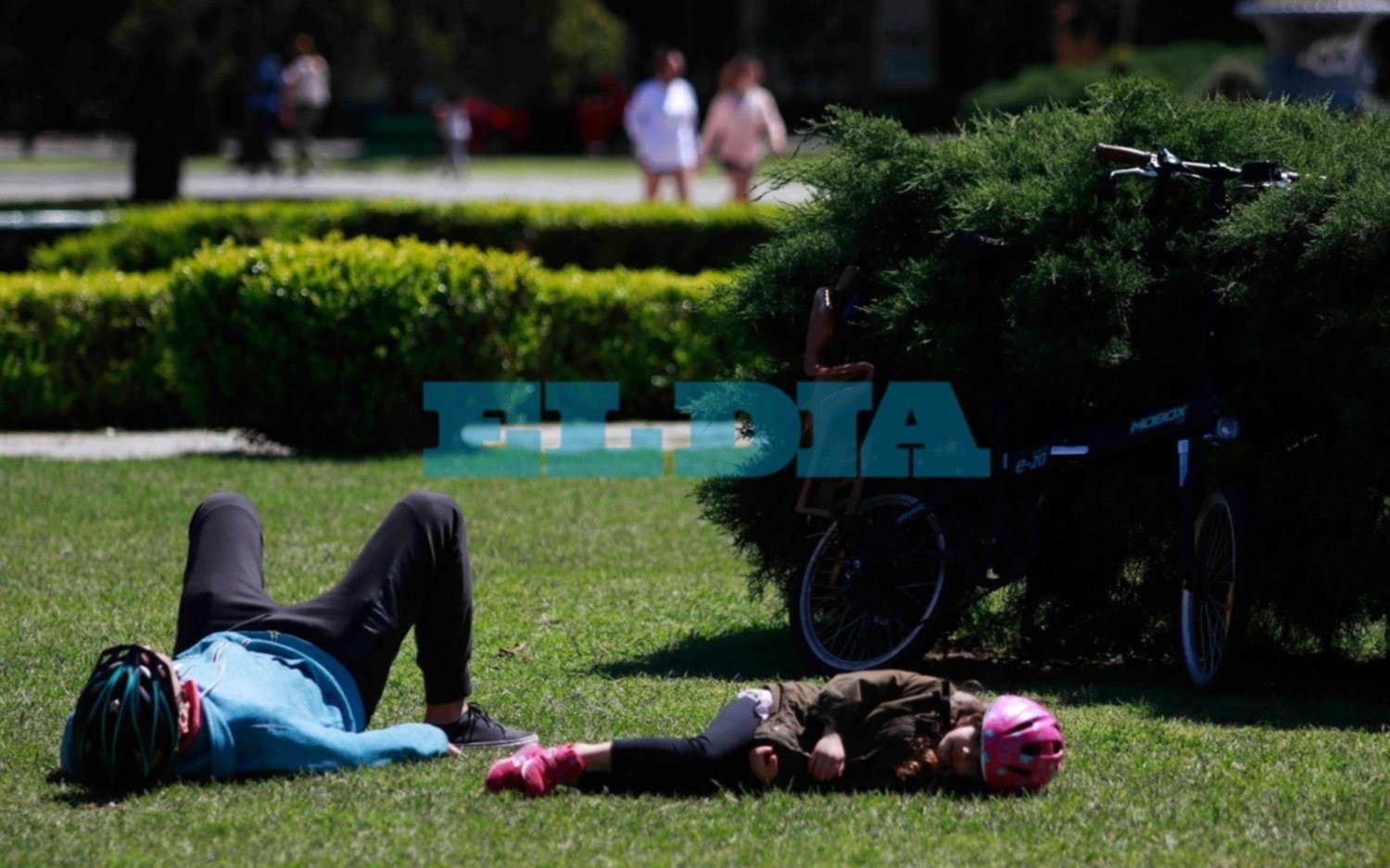 Parques y plazas a pleno: los platenses aprovechan el sol espléndido del sábado primaveral