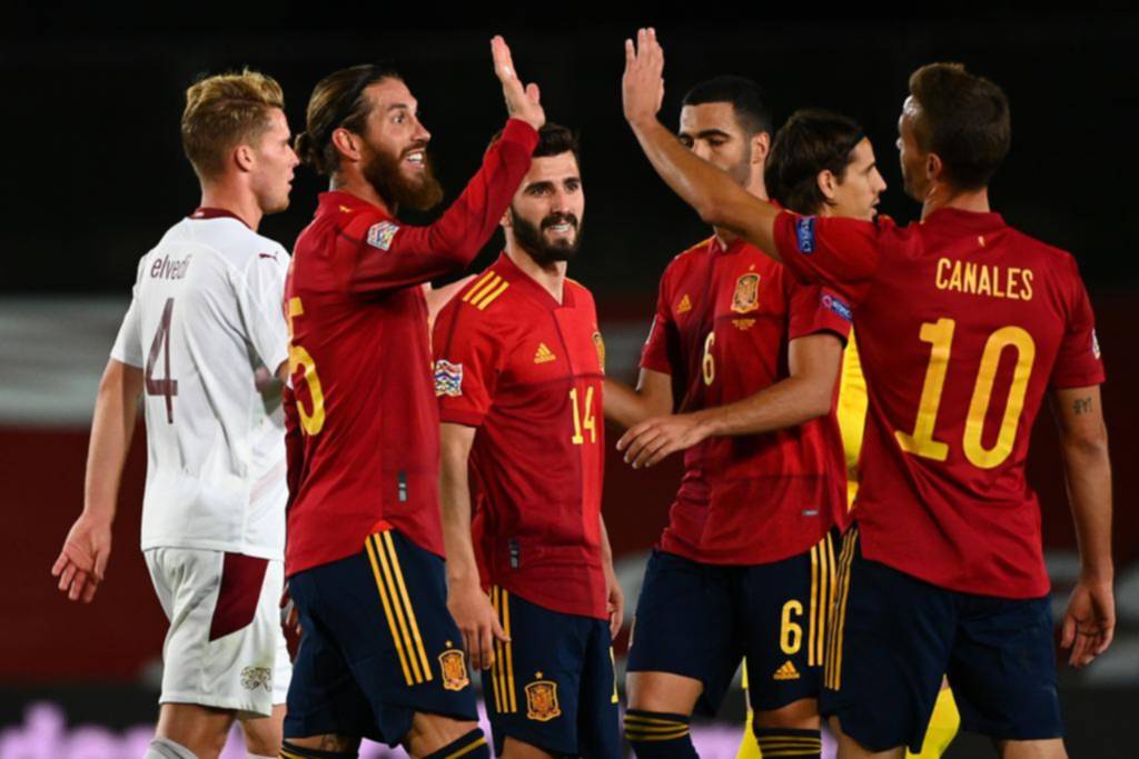 España le ganó a Suiza y se subió a la cima