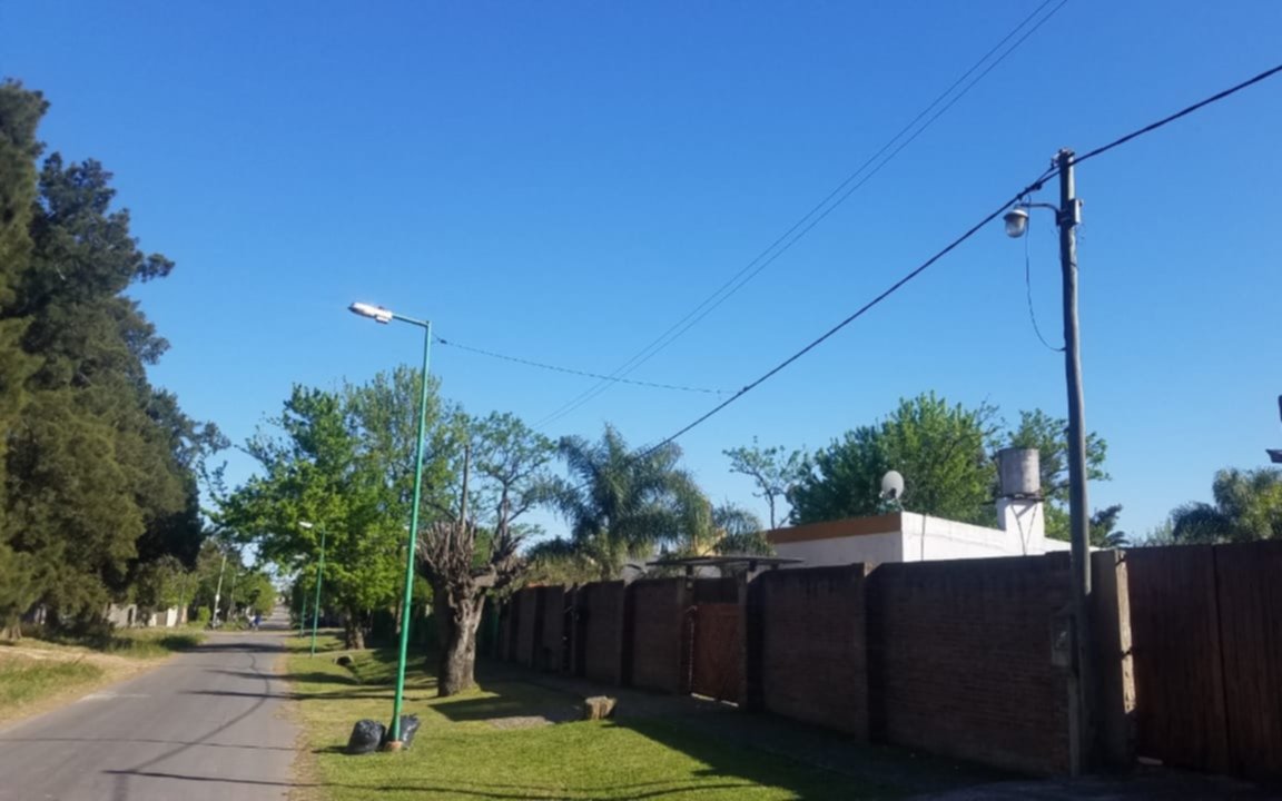 Por luminarias que no encienden, una cuadra devenida en una "boca de lobo"