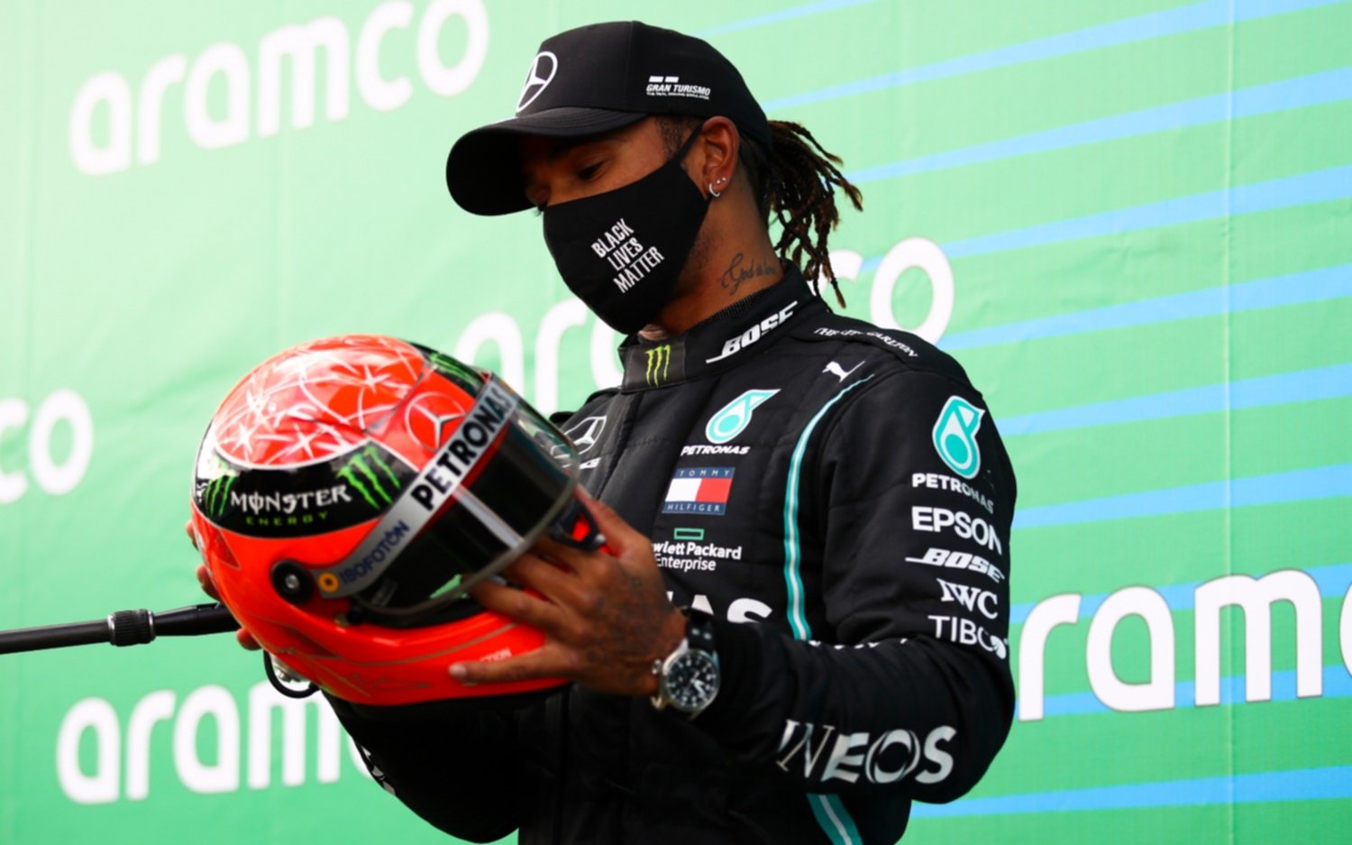 Hamilton alcanzó el récord de victorias de Schumacher y se llevó a su casa el mítico casco del ex piloto alemán