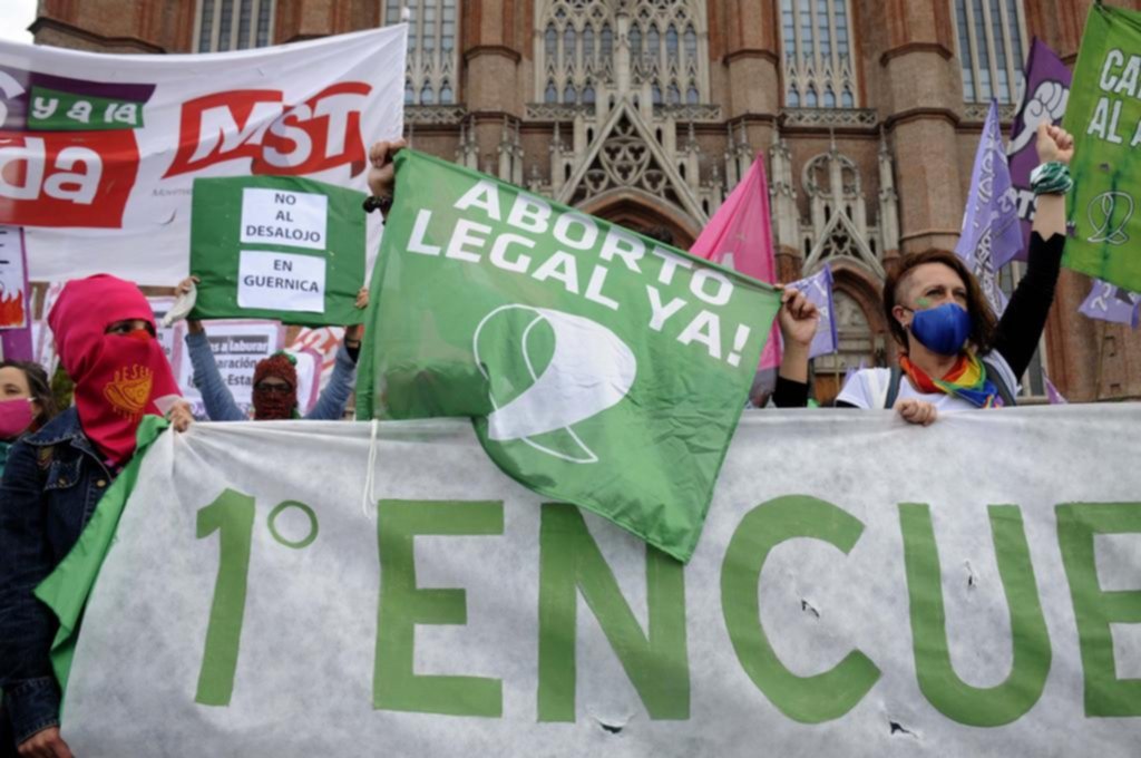 Marcha en La Plata por el aborto legal y en contra de los femicidios