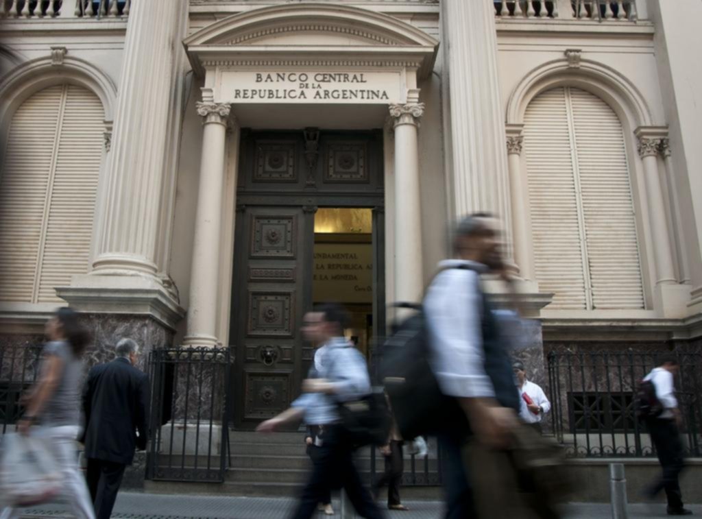 Rechazo oficial a una devaluación brusca como solución a la volatilidad cambiaria