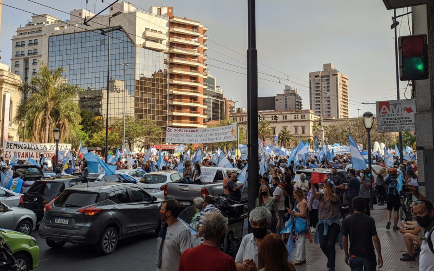 La marcha #12O se replicó en distintos puntos del país