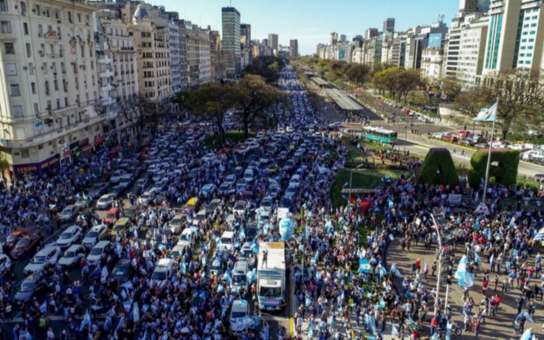 El Obelisco, otra vez el epicentro de la movilización #12O que se replicó en todo el país