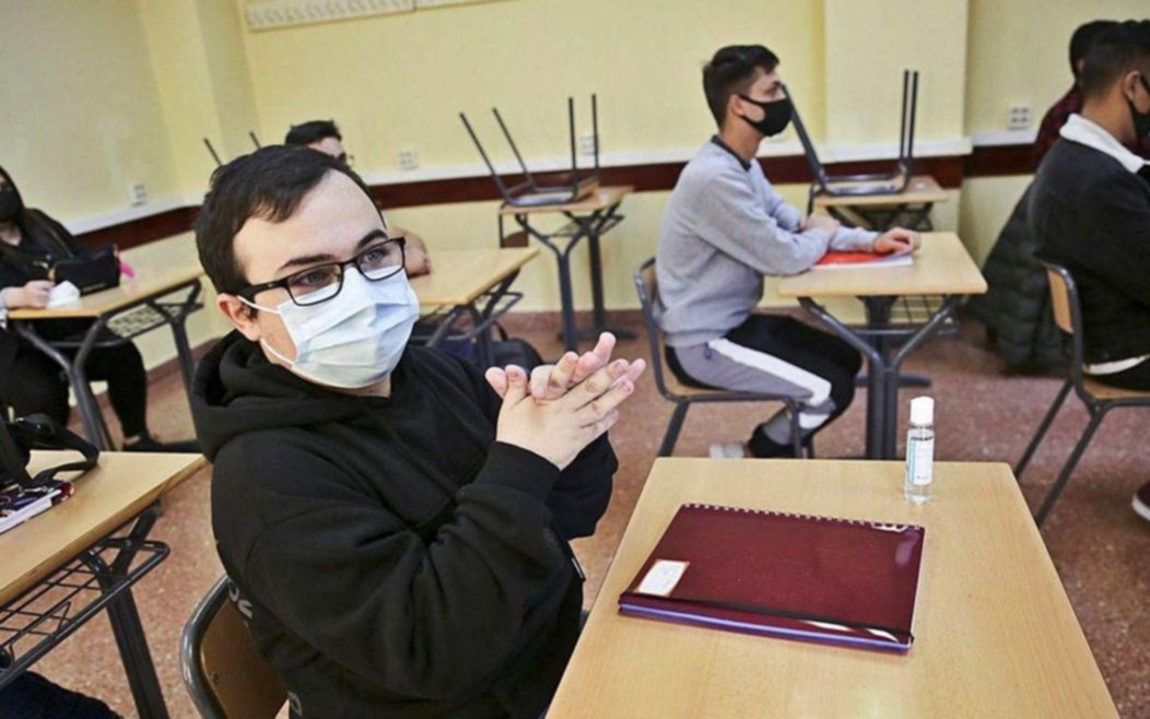 La semipresencialidad educativa desata una ola de quejas de los padres en España
