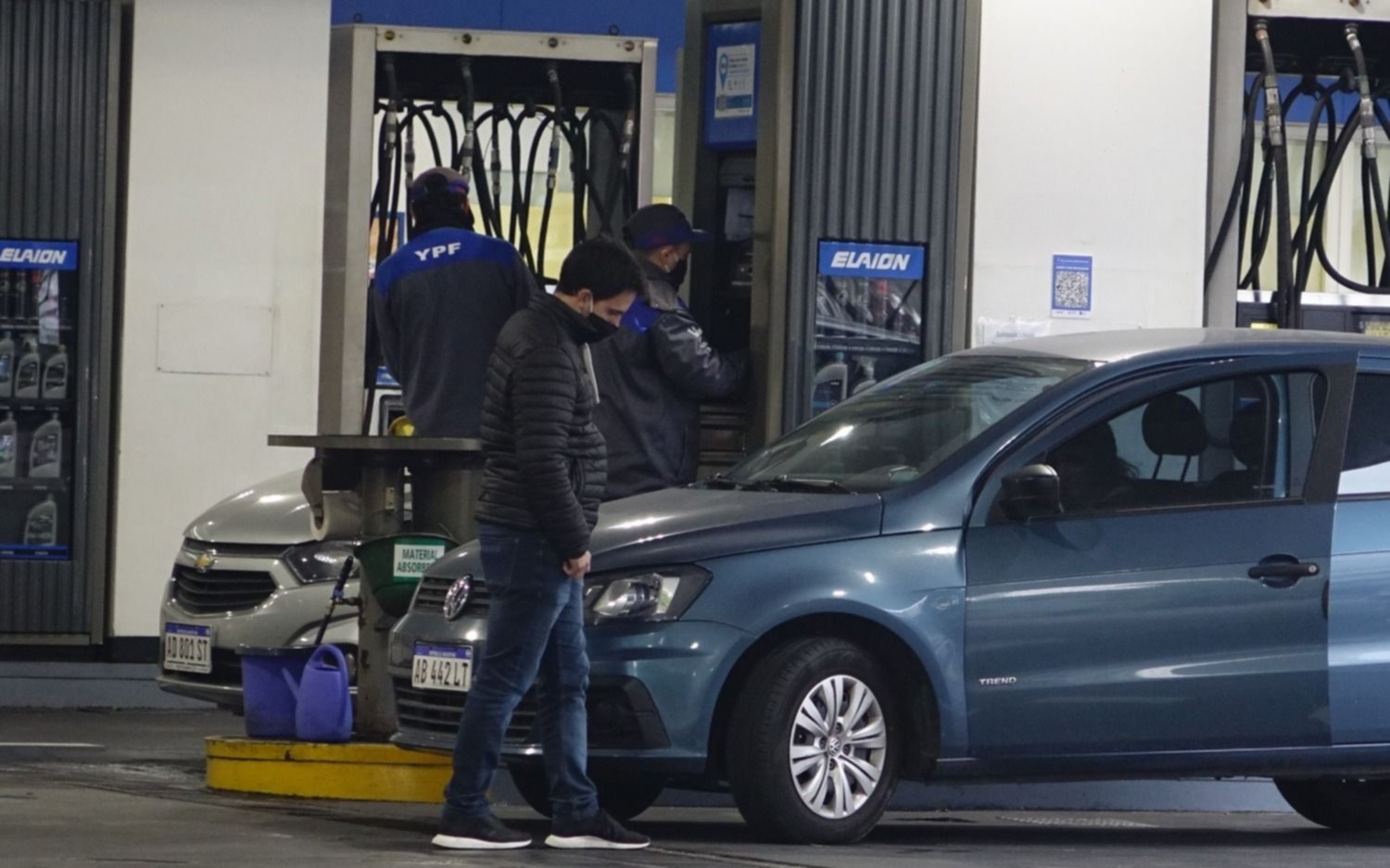 ¿Vuelve a aumentar la nafta? Vence esta semana la postergación de un impuesto en combustibles 