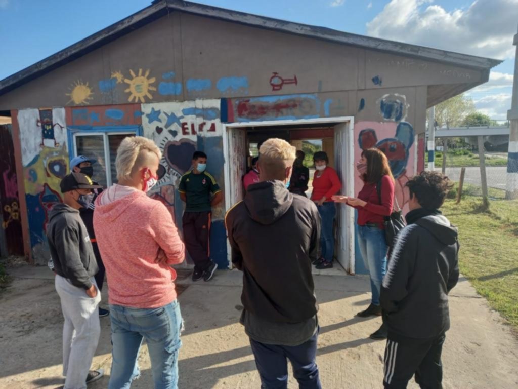 En un barrio que suele ser noticia por hechos violentos, dan cursos para frenar el delito