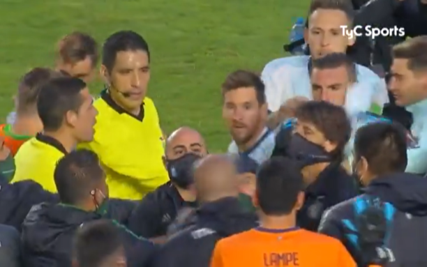 La pelea de Messi con un asistente boliviano y el "consejo" del Kun Agüero